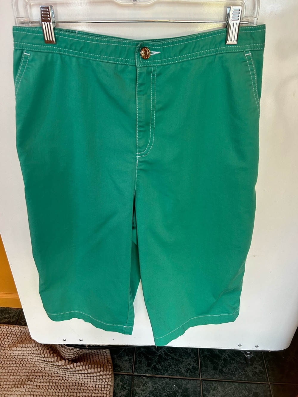 VINTAGE KORET COTTON BLEND GREEN WITH WHITE STITCHING SHORTS ELASTIC ON BACK 10
